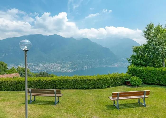 Panorama Lake and Garden by Wonderful Italy