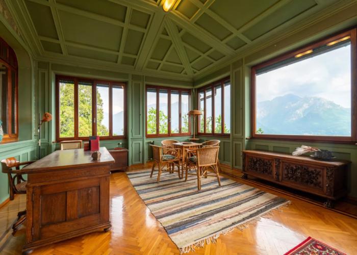Family Villa with Stunning Lake View