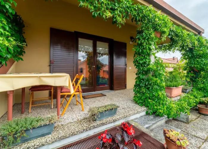 Crimson Apartment by Wonderful Italy