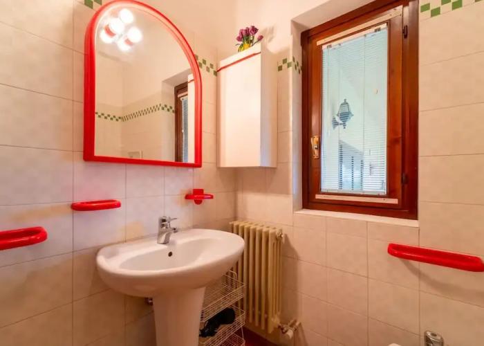 Crimson Apartment by Wonderful Italy