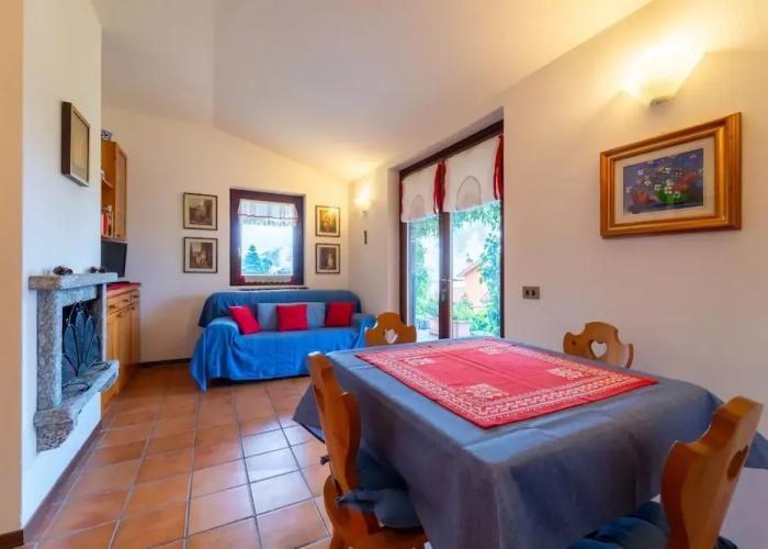 Crimson Apartment by Wonderful Italy
