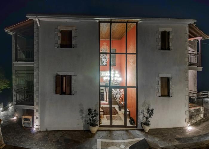 Aiora Suites Guesthouse