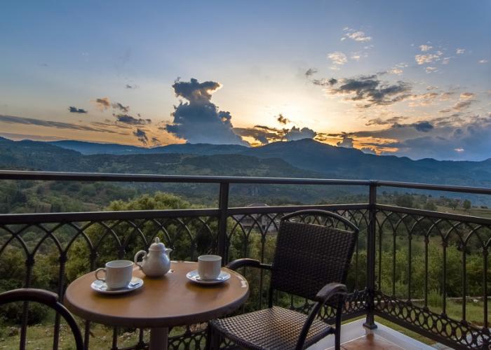 Aiora Suites Guesthouse