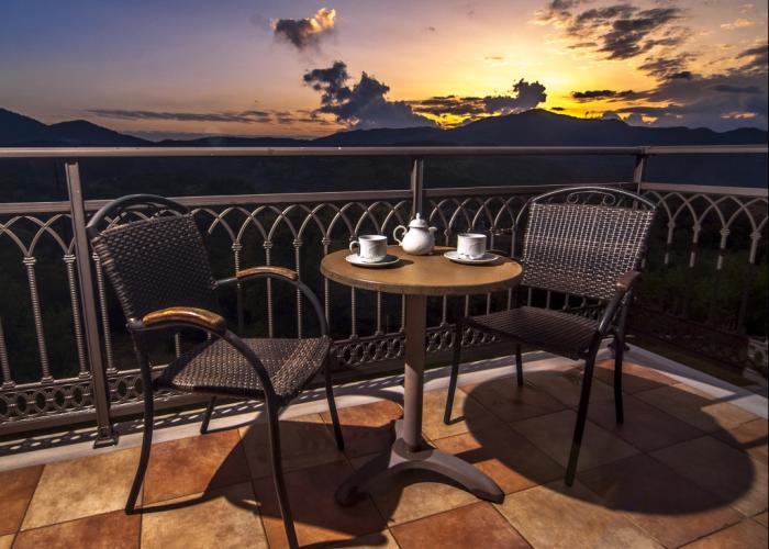 Aiora Suites Guesthouse