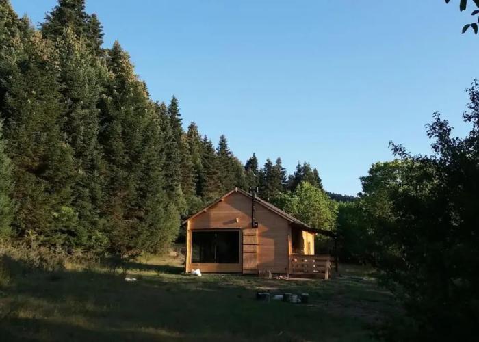 Wood Cabin by the River - for Nature Lovers