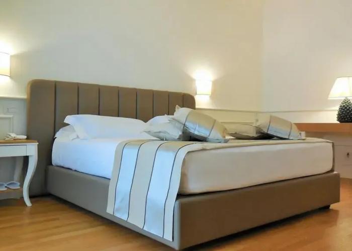 MARECHIARO Hotel