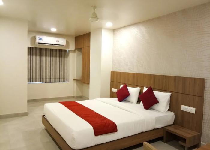 OYO 13857 Hotel Imperial