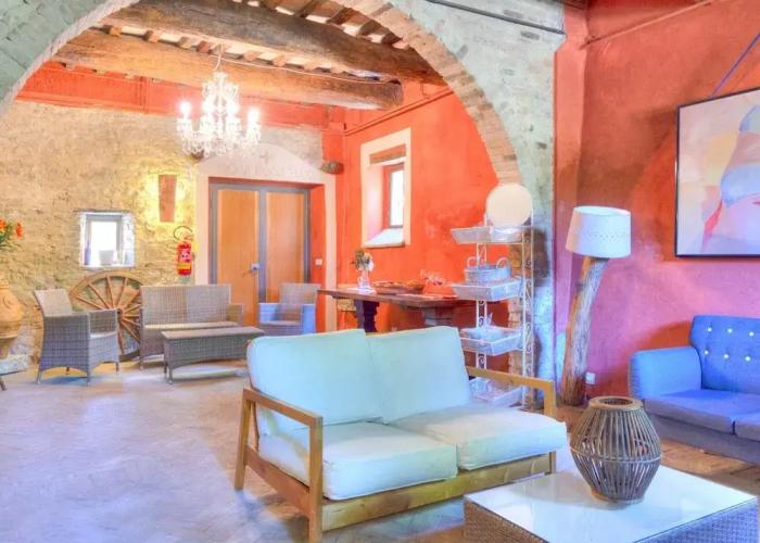 Farmhouse in Marsciano With Vineyards Olive Groves