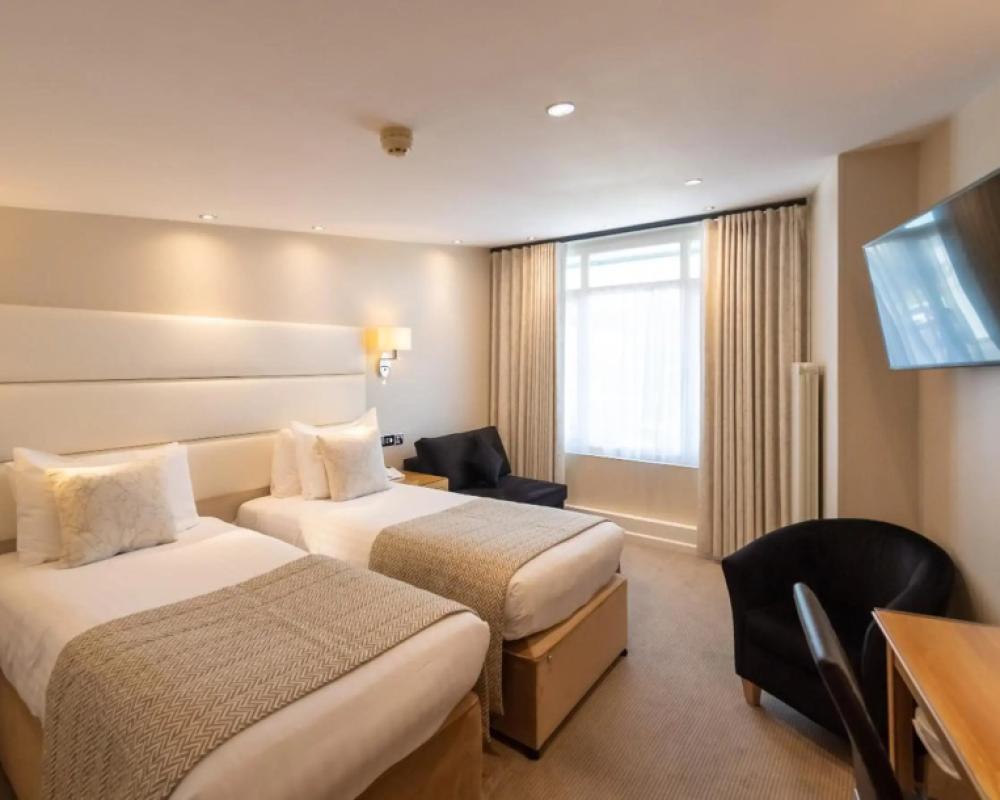 фото The Devon Hotel