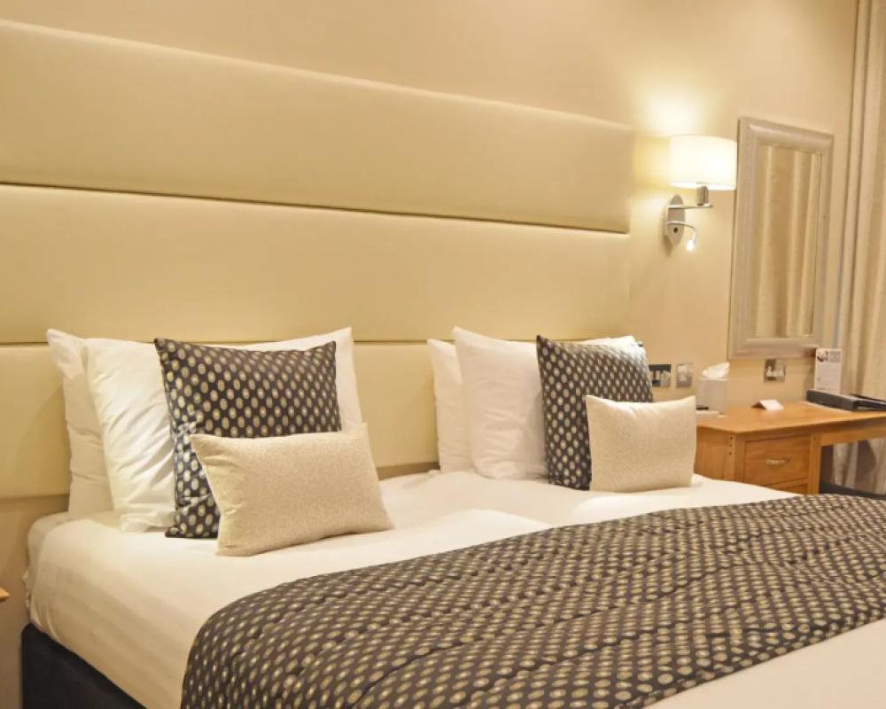фото The Devon Hotel