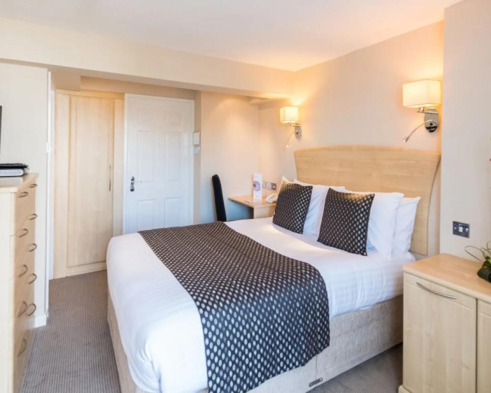 фото The Devon Hotel