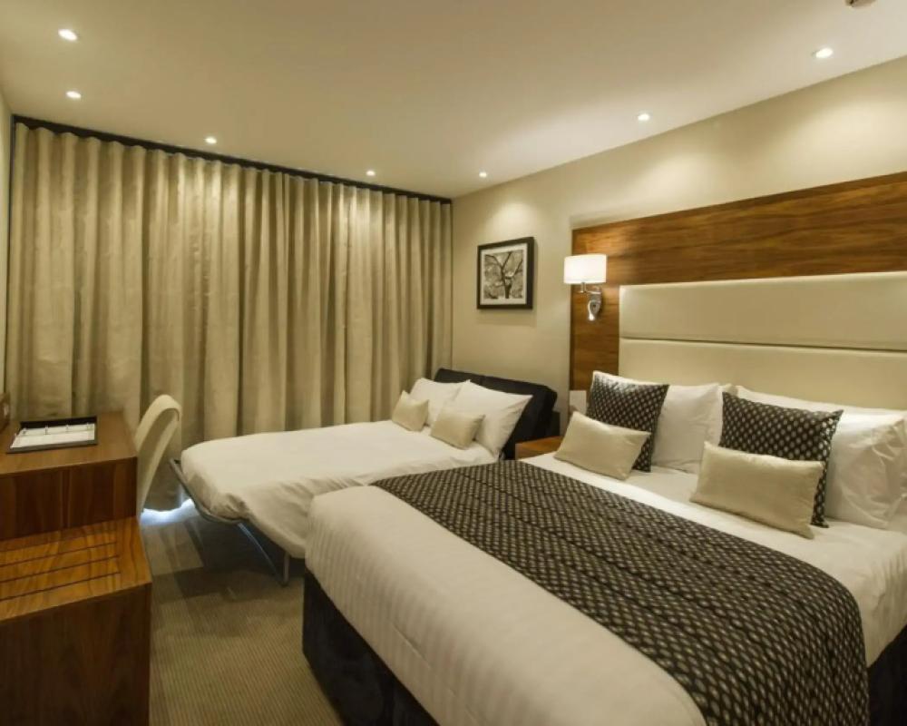 фото The Devon Hotel