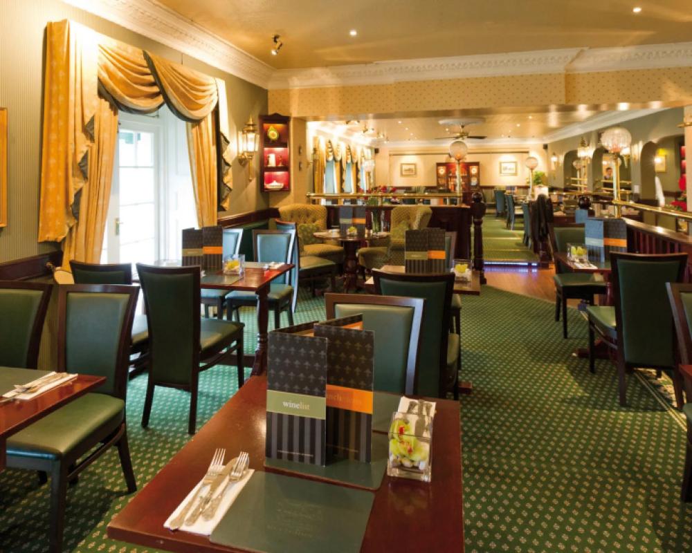 фото The Devon Hotel