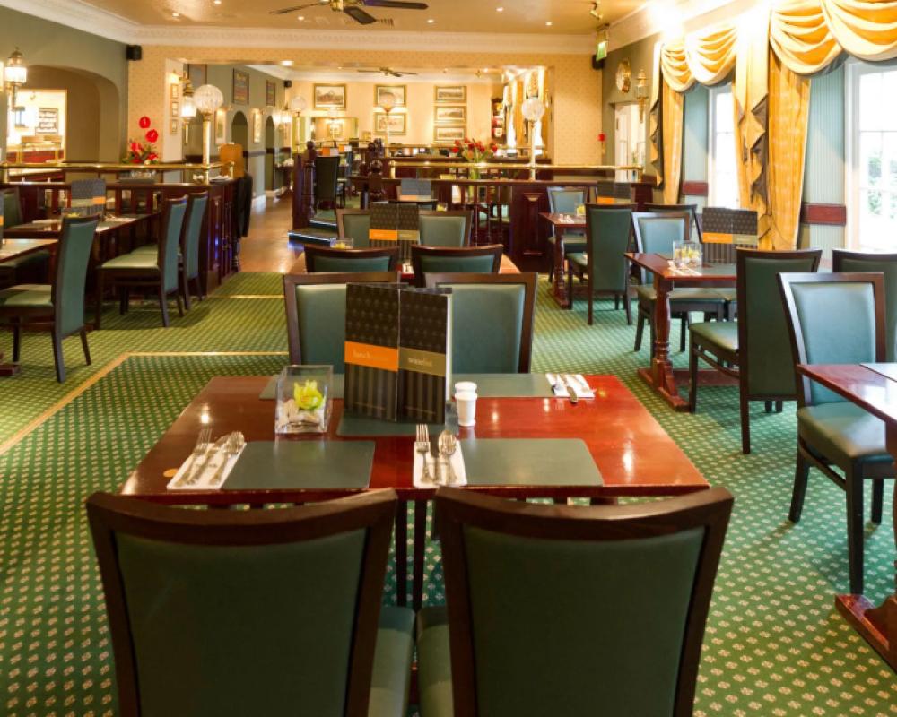 фото The Devon Hotel