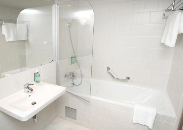 Leonardo Hotel Exeter