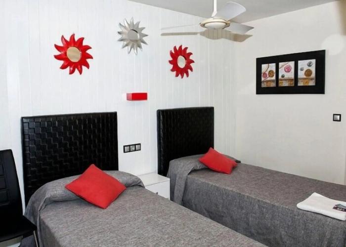 Hostal Emporda
