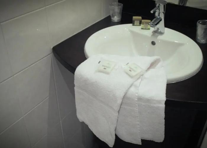 Brit Hotel Les Voyageurs