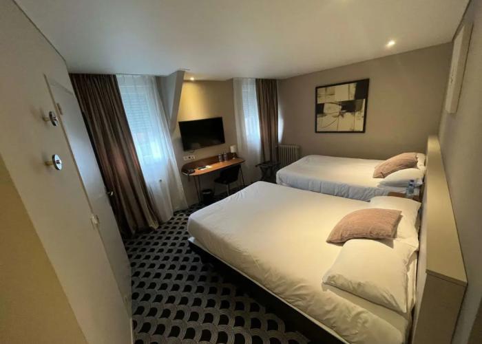 Brit Hotel Les Voyageurs