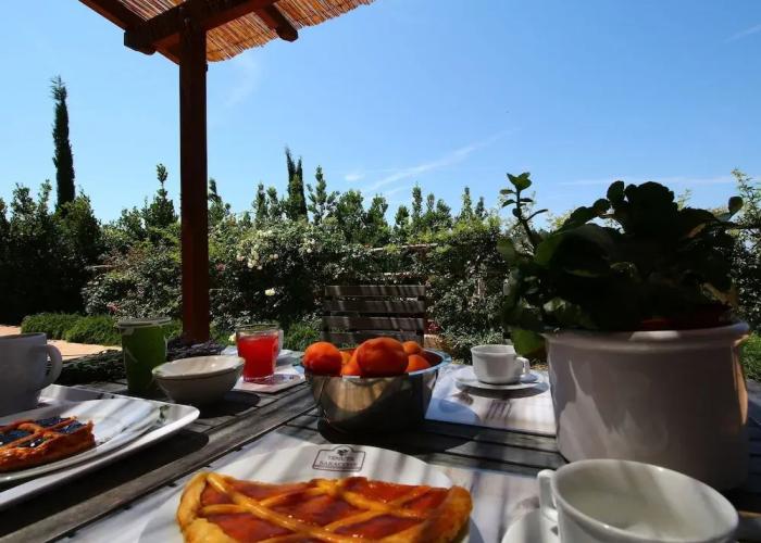 Enticing Farmhouse in Montalto di Castro near Sea