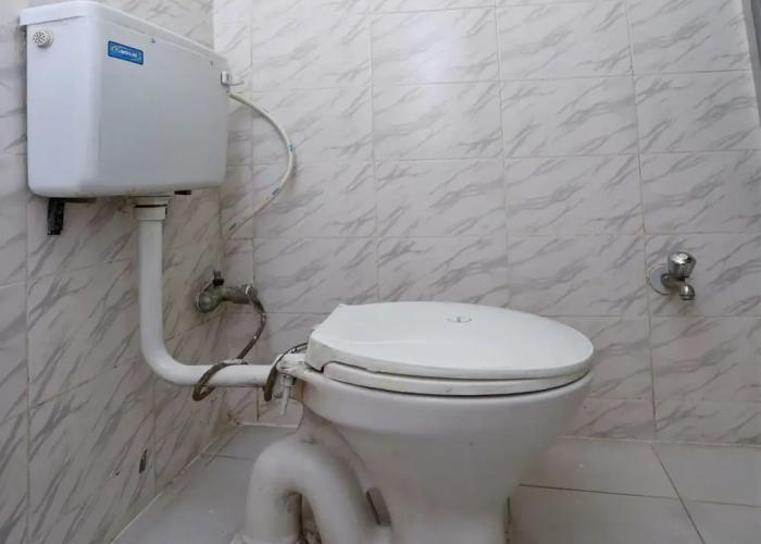 OYO 36667 Hotel Manoj