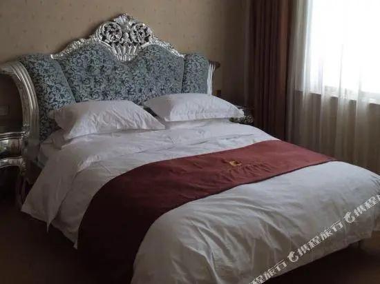 Art Village Hot Spring Hotel