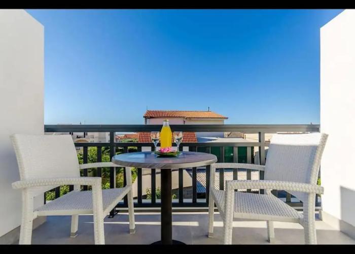 Room-all Saints Suites B&b Kastela - Dou