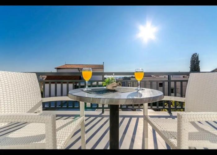 Room-all Saints Suites B&b Kastela - Dou
