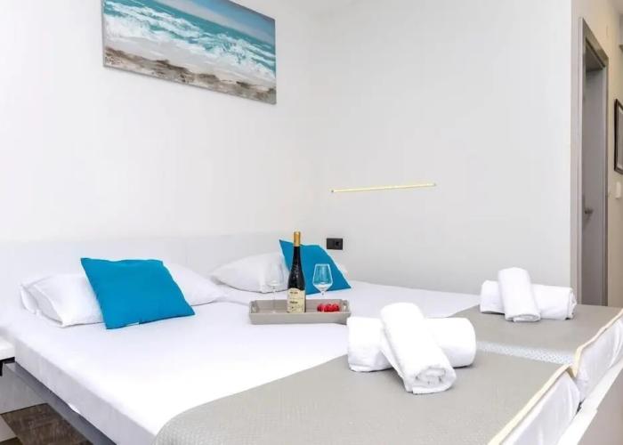 Room-all Saints Suites B&b Kastela
