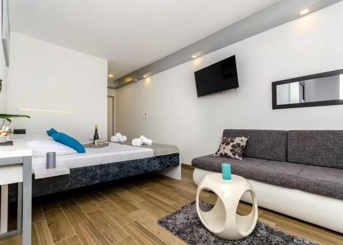 Room-all Saints Suites B&b Kastela