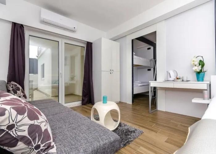 Room-all Saints Suites B&b Kastela
