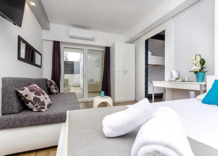 Room-all Saints Suites B&b Kastela
