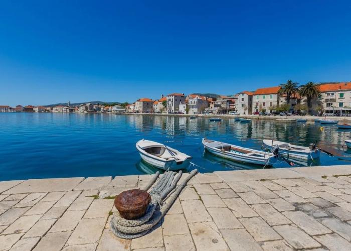 A1 - Spacious apt on the Seafront With Terrace