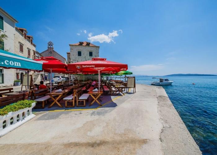 A1 - Spacious apt on the Seafront With Terrace