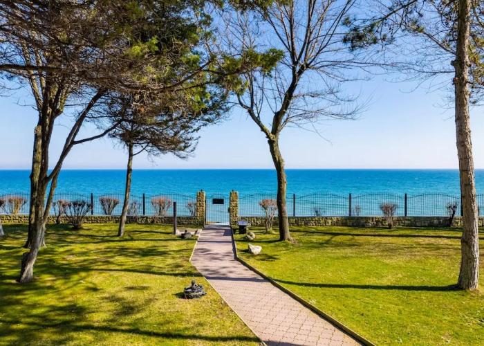 Epico Seafront & Garden Apartments