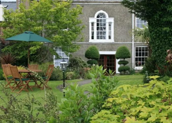 Lonsdale House Hotel