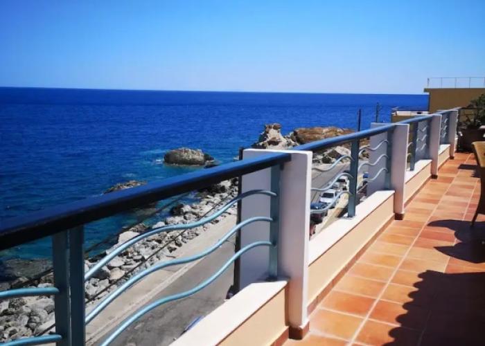 Hotel On The Rocks