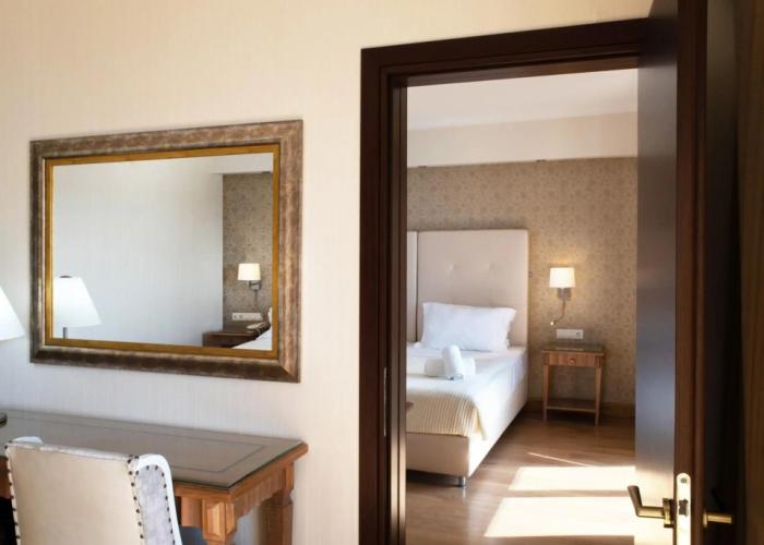 Karalis City Hotel