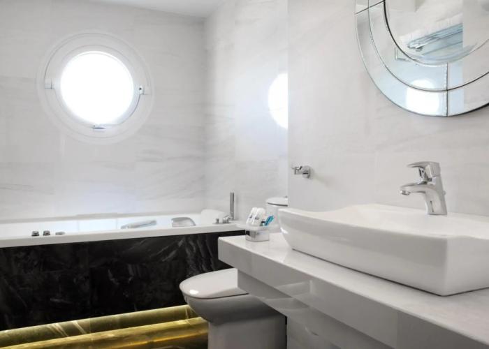 Karalis City Hotel