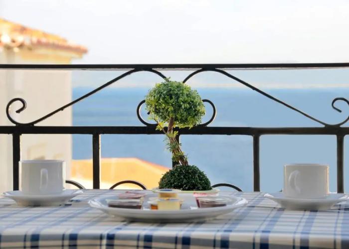 Kastro Hotel