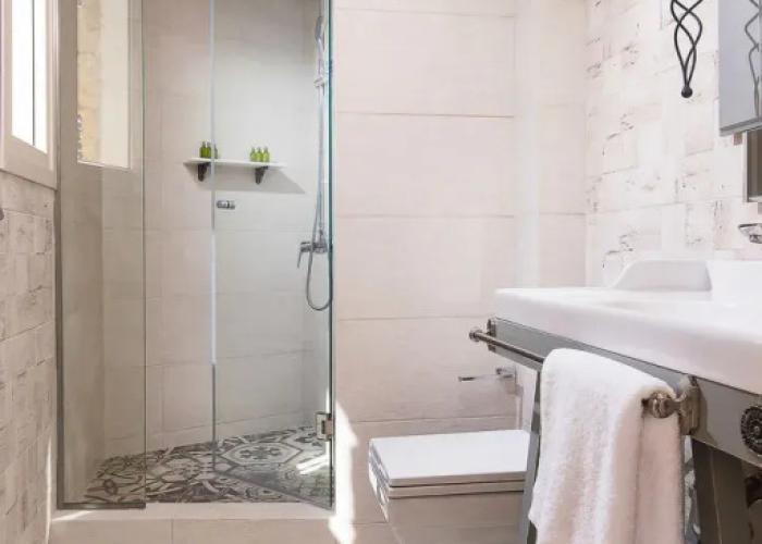 Neikos Luxury Suites