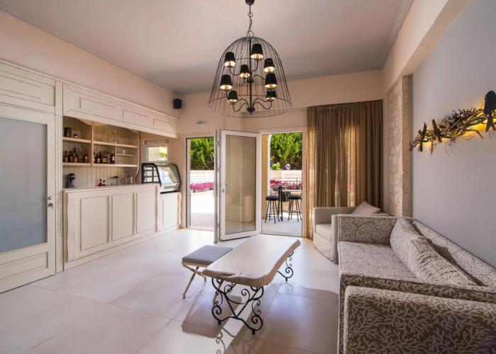 Neikos Luxury Suites