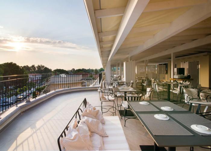Neikos Luxury Suites