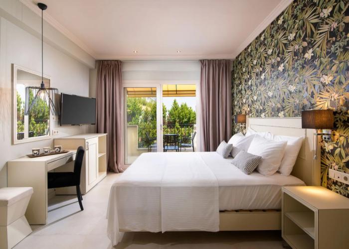 Neikos Luxury Suites