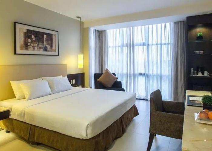 The B Hotel