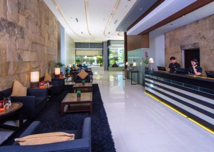 The B Hotel