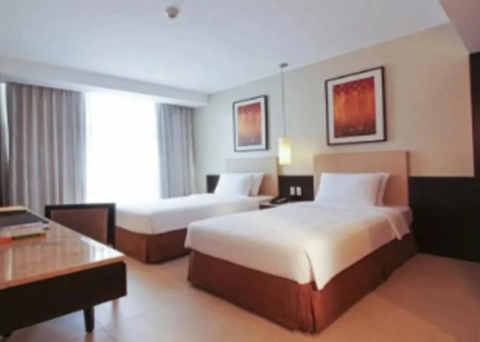 The B Hotel