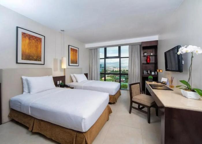 The B Hotel