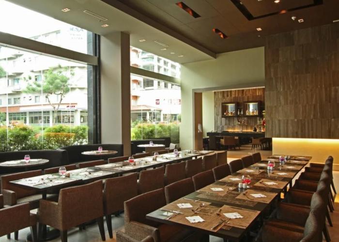 The B Hotel