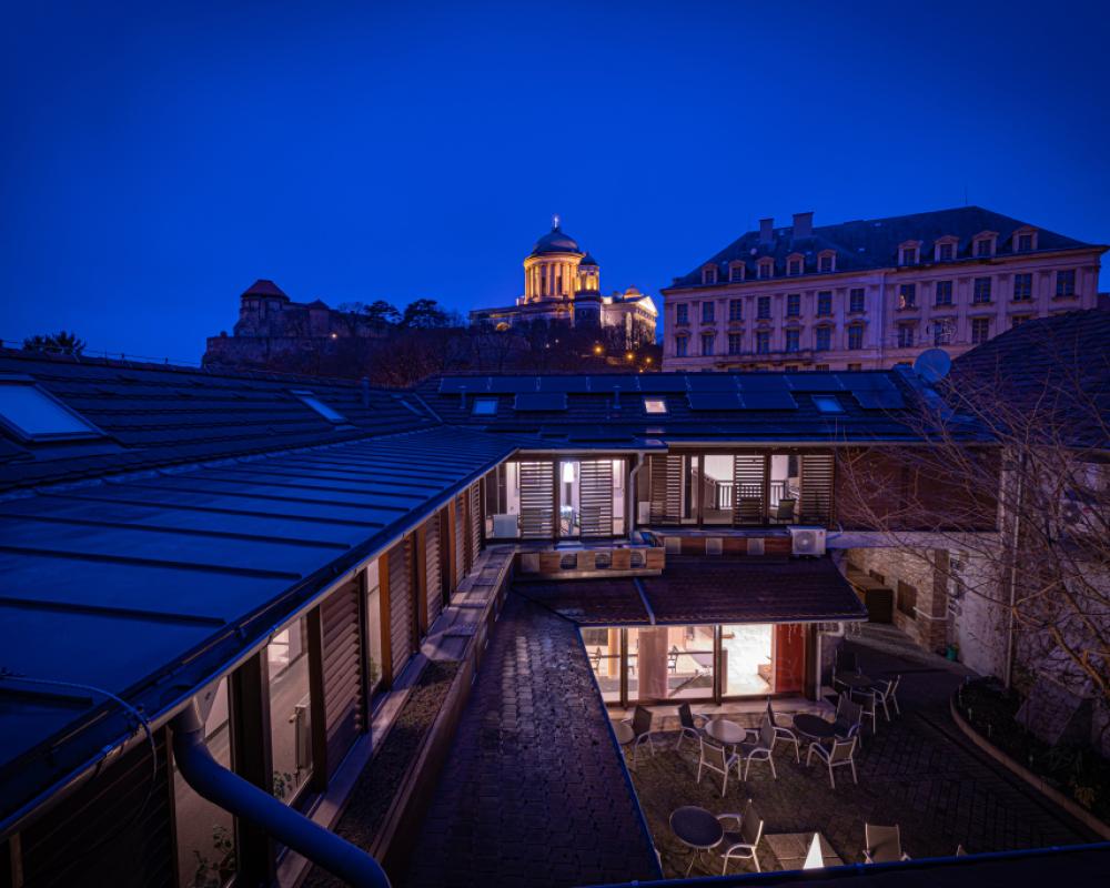 Bazilika alatt Panzió Hotel