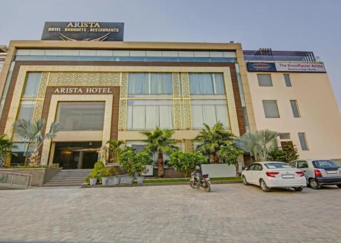 Treebo Premium Arista